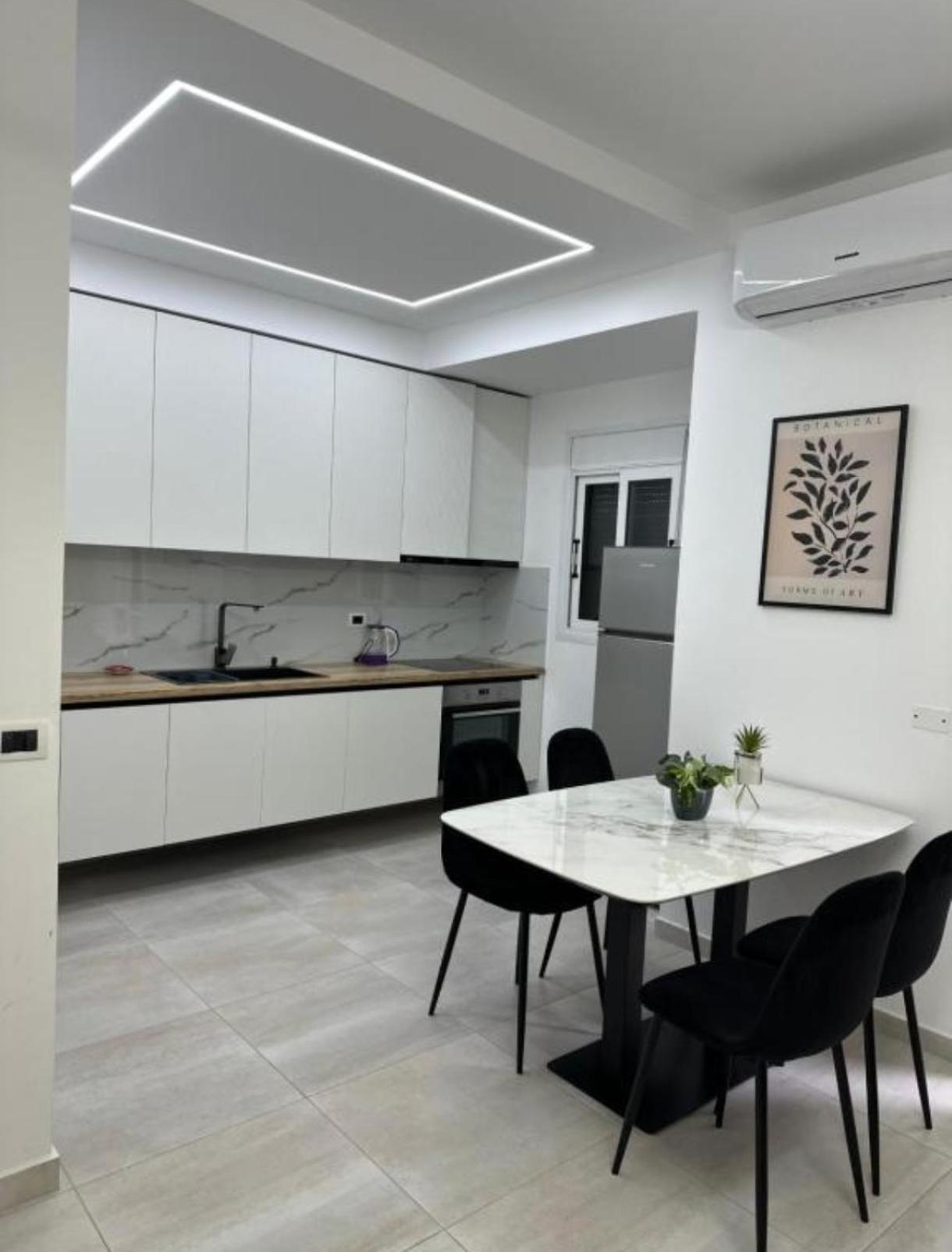 Duplex Lungomare Suites Vlore Exterior photo